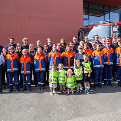 Bild vergr&ouml;&szlig;ern: Gruppenbild der Gesamten Freiwillige Feuerwehr Gießen Kleinlinden