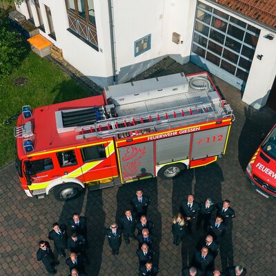 Bild vergr&ouml;&szlig;ern: Gruppenbild Einsatzabteilung und Ehren- & Altersabteilung Rödgen