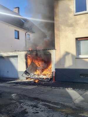 Brennende Garage