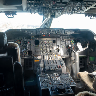 Bild vergr&ouml;&szlig;ern: Cockpit eines Großraumflugzeuges